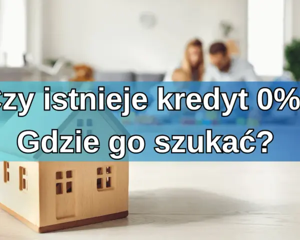 Drewniany model domu na tle rodziny. Czy istnieje kredyt 0%? Gdzie go szukać, by spełnić marzenie o własnym M?