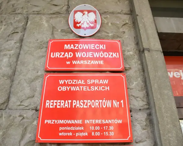 Tablica Mazowieckiego Urzędu Wojewódzkiego w Warszawie, Wydział Spraw Obywatelskich, Referat Paszportów.