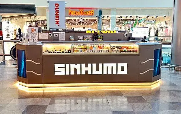 Mostrador de vapeo con el logo "SINHUMO". Ofrece una gran variedad de líquidos y accesorios, con opciones fast4vap para una compra rápida.