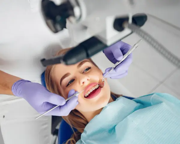Gdzie przyjmuje dentysta w niedziele? Znajdź pomoc szybko i blisko