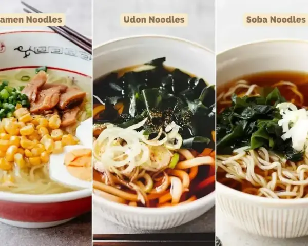 Trzy miski z zupą: ramen z jajkiem i kukurydzą, udon co to jest – z wodorostami i szczypiorkiem, oraz soba z wodorostami.