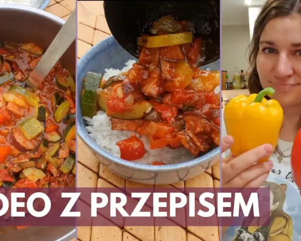 Kolorowe leczo składniki: papryka, cukinia, pomidory i mięso. Gotowe danie podane z ryżem.
