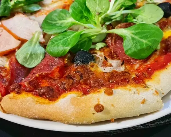 Przepis na zdrową pizzę, która zaskoczy Twoje podniebienie