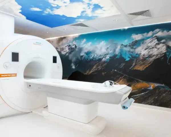 Co lepsze: tomografia czy rezonans jamy brzusznej? Porównanie metod diagnostycznych