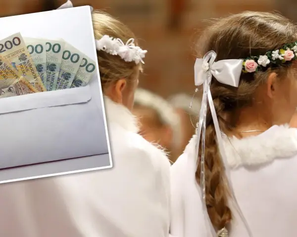 Koperta z pieniędzmi i dziewczynki w białych strojach komunijnych.