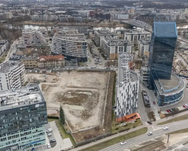 Nowe osiedla i biurowce w Krakowie. Widać postęp prac budowlanych, co może wpłynąć na ceny mieszkań Kraków.