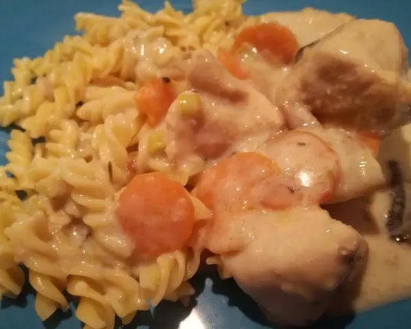 Blanquette de poulet Cookeo on fusilli pasta, with carrots and creamy sauce. A delicious and comforting meal.