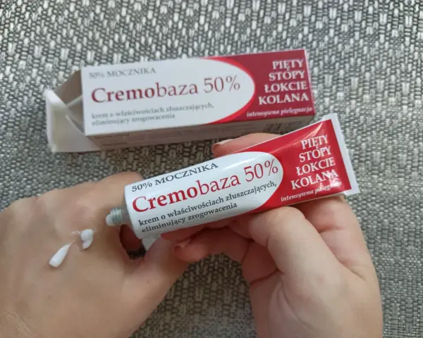 Cremobaza 50% – krem do pięt, stóp, łokci i kolan. Wygodna tubka i opakowanie.