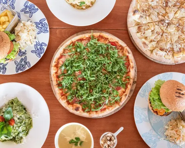 Skalny Dworek Brenna: Pełne menu, pizza z pieca i dostawa