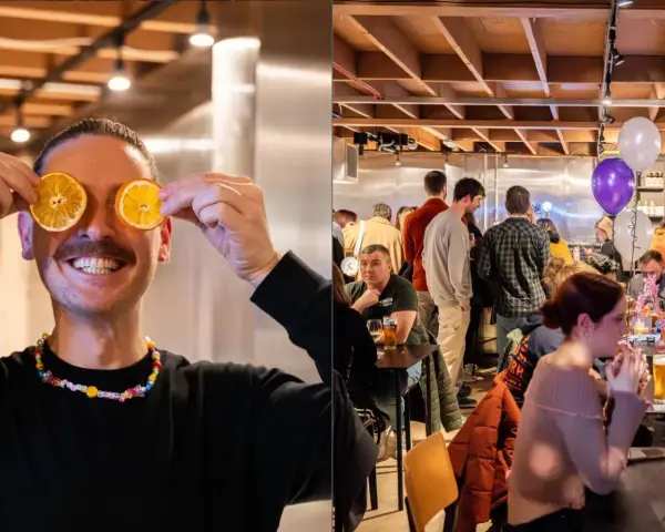 Hombre sonriente con rodajas de naranja en los ojos, en un bar con licencia de bar sin cocina, gente en mesas y globos.