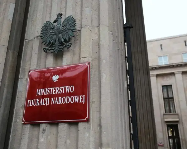 Uczeń pełnoletni: Sam usprawiedliwiaj nieobecności! Prawa i wzór