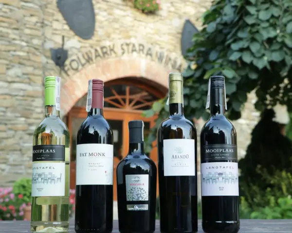 Wino na wesele: Ile kupić i jak wybrać, by goście byli zachwyceni?