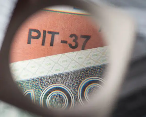 PIT-11: Czy musisz się rozliczyć? Uniknij błędów i zyskaj zwrot!