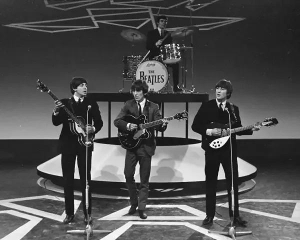 The Beatles na scenie, Ringo Starr za perkusją. Ciekawe, czy wtedy wiedzieli, jak wielkie będą ich sukcesy?