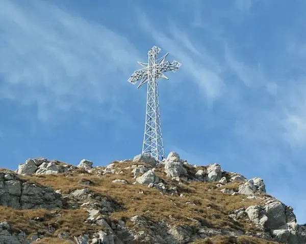 Ile ma krzyż na Giewoncie? Zaskakujące fakty o jego wysokości