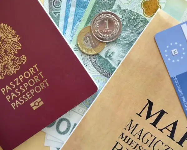 Paszport, polskie banknoty i monety, karta EKUZ. Czy do Holandii potrzebny jest paszport? Sprawdźmy!