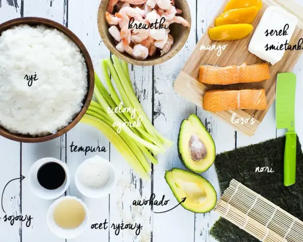Wszystko, co do sushi: ryż, krewetki, łosoś, awokado, ogórek, mango, serek śmietankowy, nori, sos sojowy, ocet ryżowy i tempura.