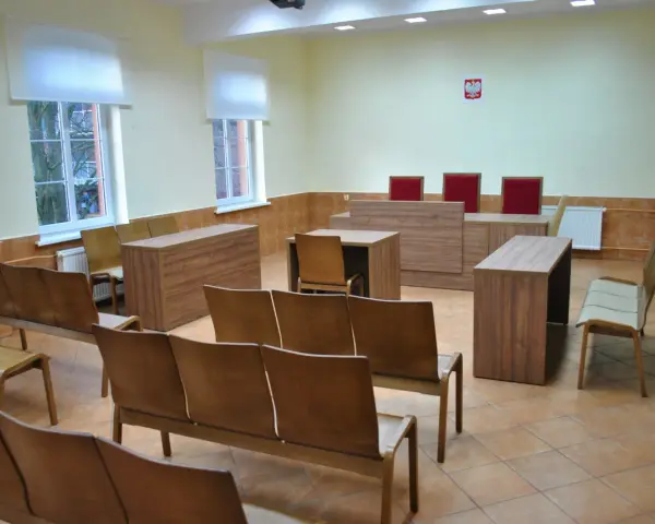 Sala rozpraw kto gdzie siedzi – poznaj tajniki układu miejsc w sądzie
