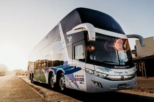 Ile za kilometr autokarem - poznaj ukryte koszty wynajmu