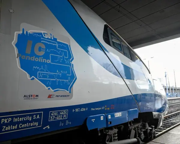 Pendolino Warszawa-Kraków: szybki pociąg PKP Intercity z logo 10 lat Pendolino. Sprawdź rozkład jazdy!