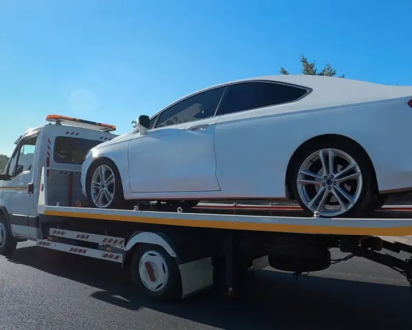Jak poprawnie holować auto, aby uniknąć niebezpieczeństw i kosztów
