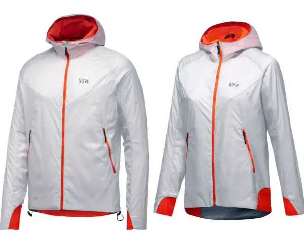 Zwei leichte, weiße Laufjacken mit orangefarbenen Reißverschlüssen und Akzenten. Perfekt für jedes Wetter dank GORE-TEX INFINIUM.