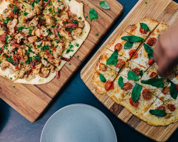 Pizza 40 cm: Dla ilu osób wystarczy, by nikt nie był głodny?