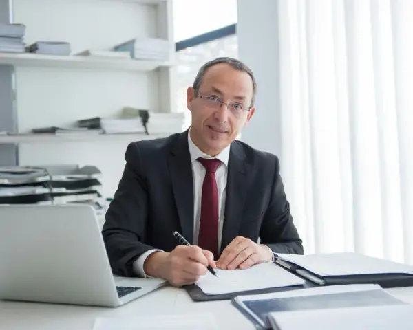 Kto płaci za notariusza przy wynajmie mieszkania? Sprawdź, co musisz wiedzieć