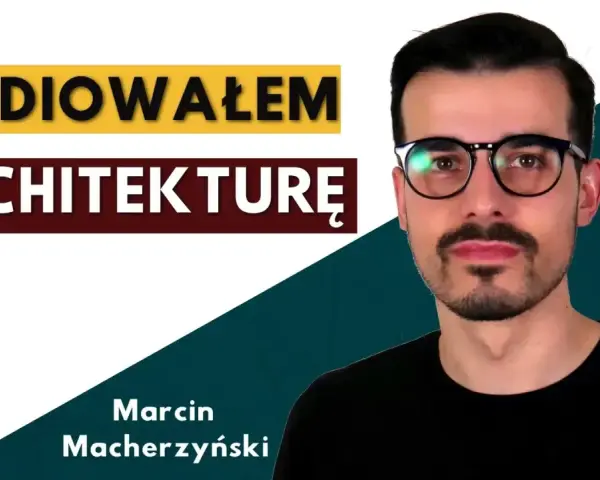 Marcin Macherzyński, który studiował architekturę, w czarnym t-shircie i okularach.