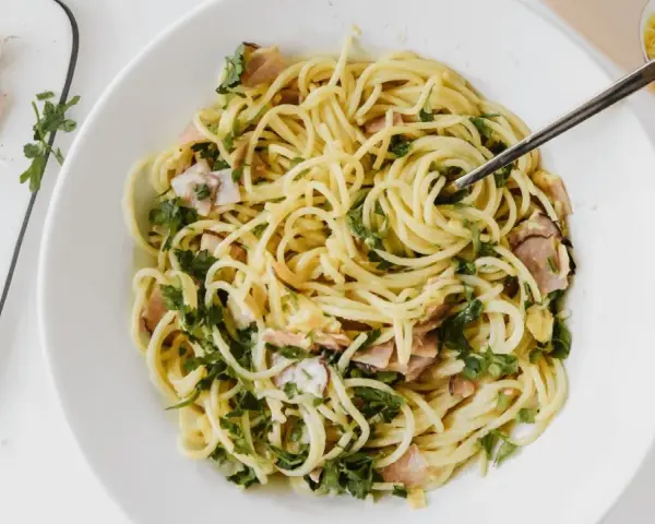 Spaghetti Carbonara kcal: Cała prawda i lżejsze przepisy