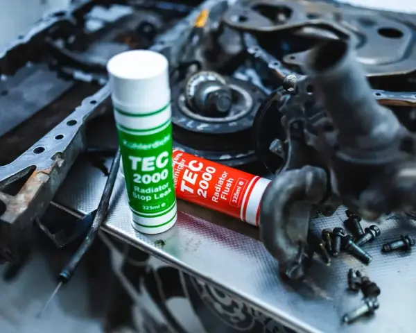 Części silnika i preparaty TEC 2000. Mogą pomóc rozwiązać problem, gdy silnik pracuje na 3 cylindrach.