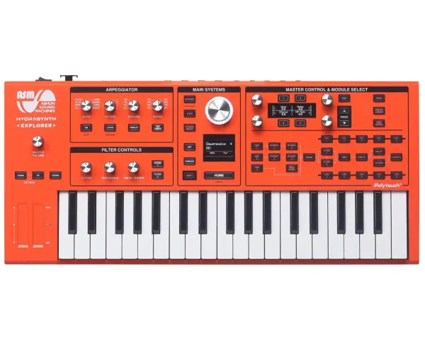 Pomarańczowy syntezator ASM Hydrasynth Explorer z klawiaturą i licznymi pokrętłami i przyciskami do tworzenia dźwięków.