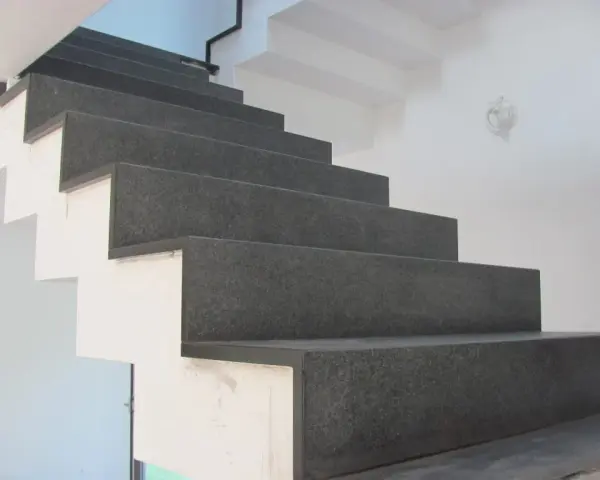 Jak wykonać schody z betonu architektonicznego - uniknij najczęstszych błędów