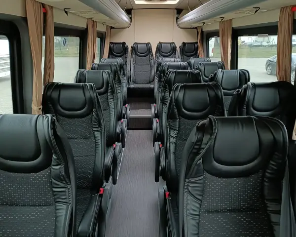 Bus ile miejsc? Prawo jazdy, przepisy i granica 9 osób