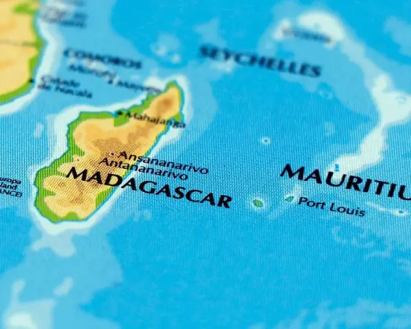 Mapa pokazuje, gdzie leży Mauritius, na wschód od Madagaskaru.