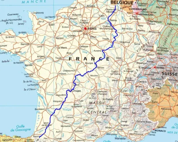 Carte de France et pays voisins, traversée par une ligne bleue. La gr654 carte montre la France, la Belgique, la Suisse et l'Italie.