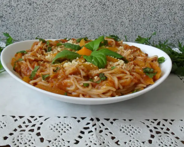 Szybkie spaghetti ze słoika: łatwy przepis na pyszny obiad