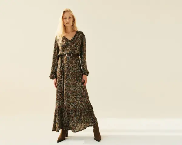 W czym na wesele w grudniu? Eleganckie i ciepłe stylizacje na zimę