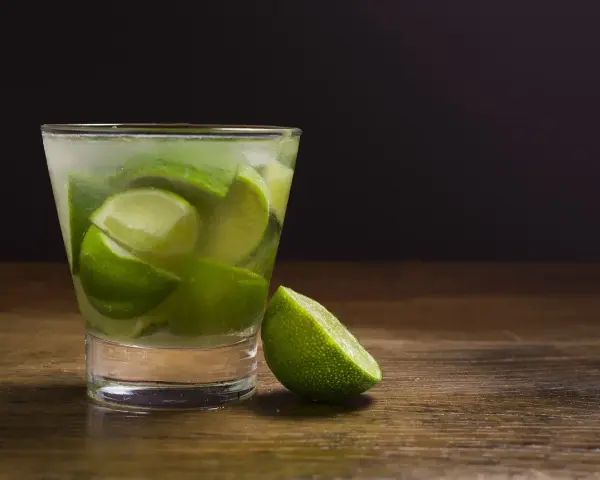 Drinki z jajkiem: Przepisy, bezpieczeństwo i sekret pianki