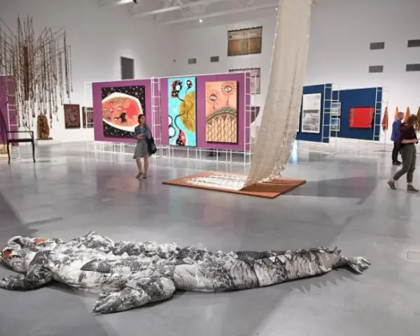 Wystawa muzeum sztuki nowoczesnej: odkryj wyjątkowe dzieła i tematy