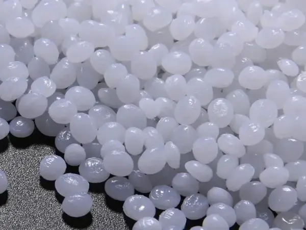 Ceny granulatu plastikowego z recyklingu – oszczędzaj na materiałach