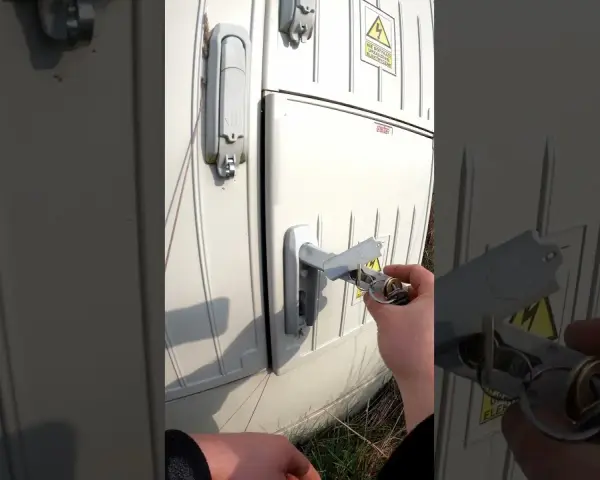 Kto może otworzyć skrzynkę elektryczną? Uniknij kary i ryzyka!