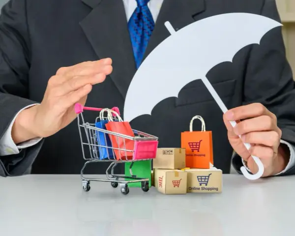 Biznesmen chroni zakupy online parasolem, symbolizując brak znamion czynu zabronionego w handlu.