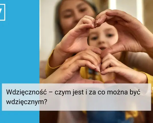 Dłonie tworzące serce symbolizują miłość i więź. Warto doceniać te chwile, bo za wiele można być wdzięcznym.