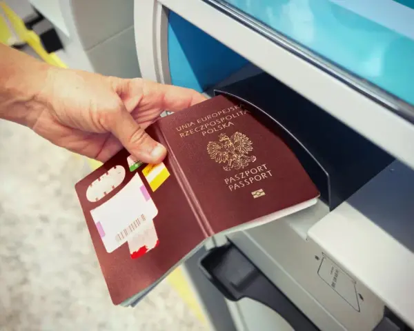 Paszport czy dowód: co wybrać, aby uniknąć problemów w podróży?