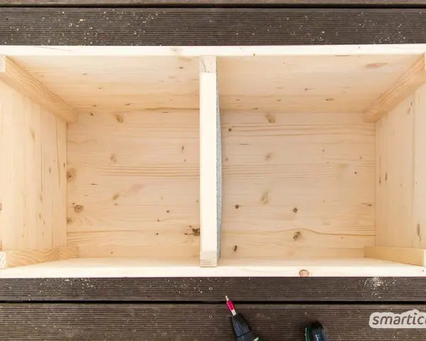 Holzkiste mit zwei Fächern, bereit zum wurmkiste selber bauen.