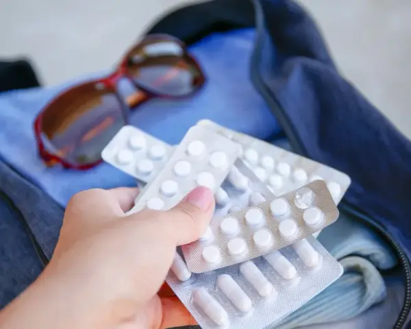 Jakie leki na wakacje do Turcji? Niezbędne medykamenty, które warto mieć