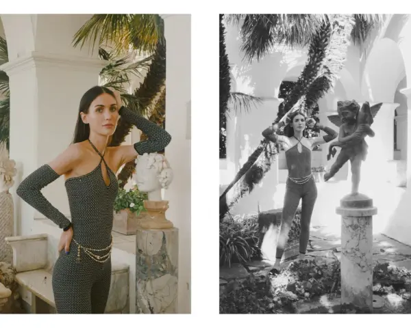 Modella con tuta scintillante e guanti lunghi, ispirata ai coco chanel abiti iconici, posa accanto a statue classiche in un giardino lussureggiante.