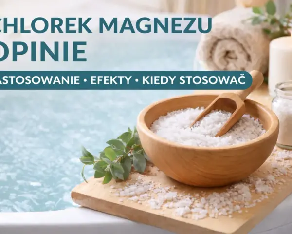 Chlorek magnezu w misie, obok świecy i ręcznika. Woda w wannie tworzy relaksującą atmosferę.