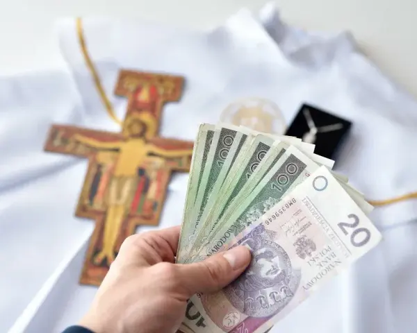 Ile dać na komunie jako gość, aby nie popełnić błędu?